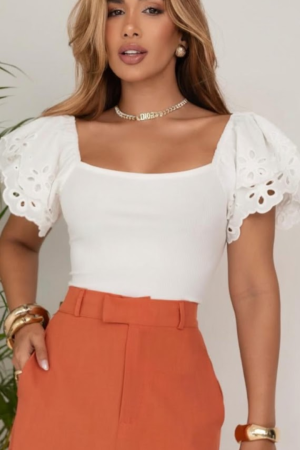 Cropped Textured Chic - Canelado com Manga Lese